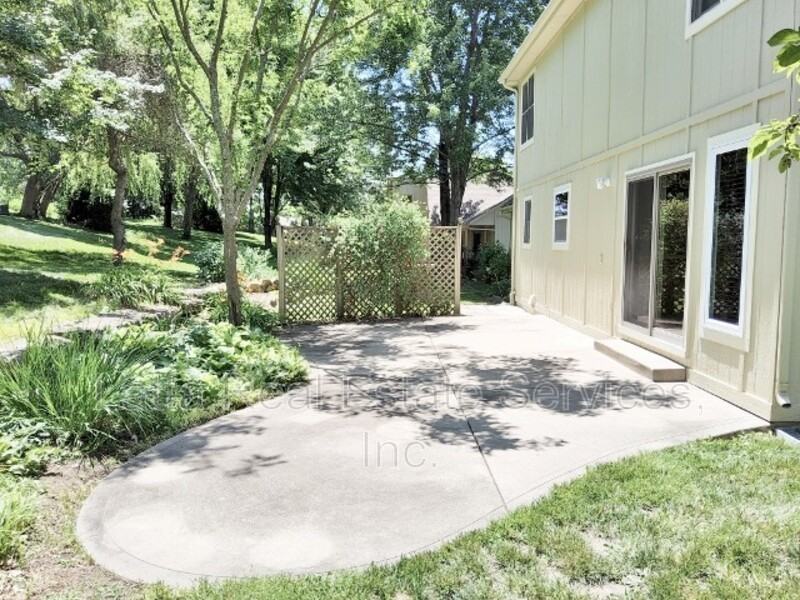 321 Ne Landings Dr - Photo 3 of 21