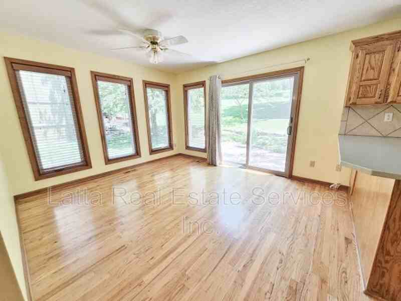 321 Ne Landings Dr - Photo 6 of 21