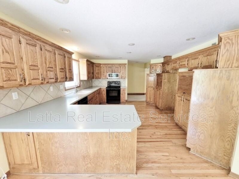 321 Ne Landings Dr - Photo 7 of 21