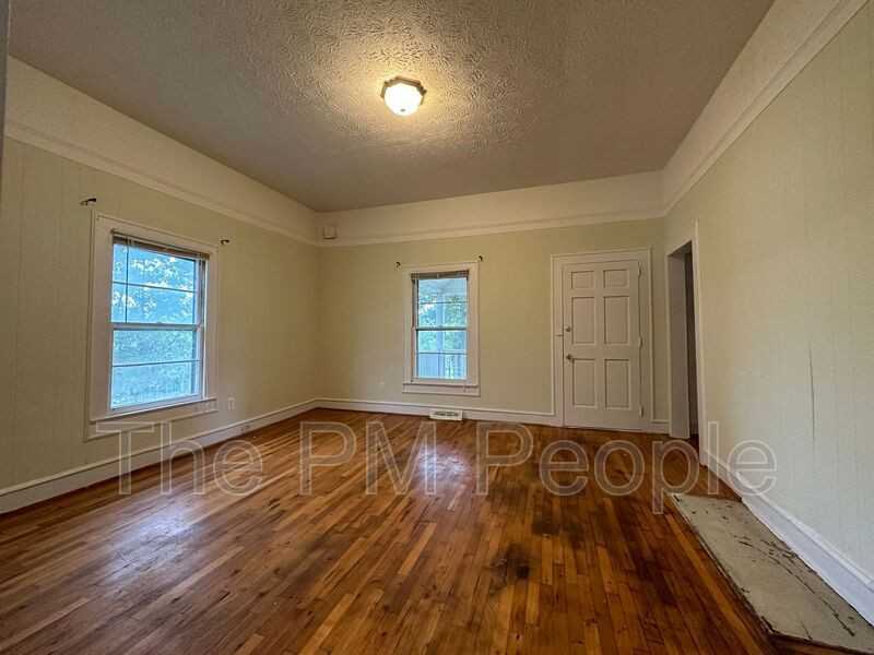 113 S 7th St - Photo 3 of 8