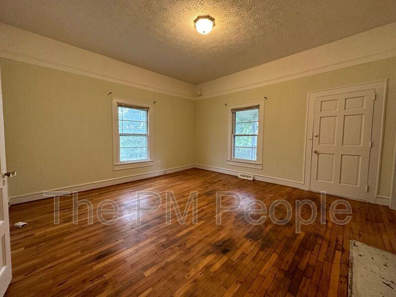 113 S 7th St - Photo 4 of 8