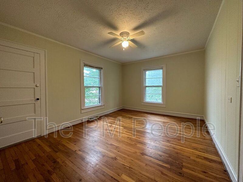 113 S 7th St - Photo 5 of 8