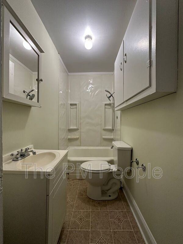 113 S 7th St - Photo 6 of 8