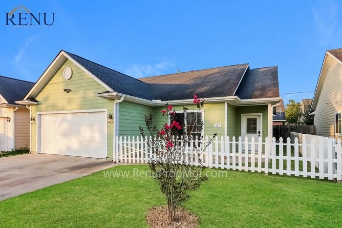 217 N Fowlkes St - Photo 2 of 17