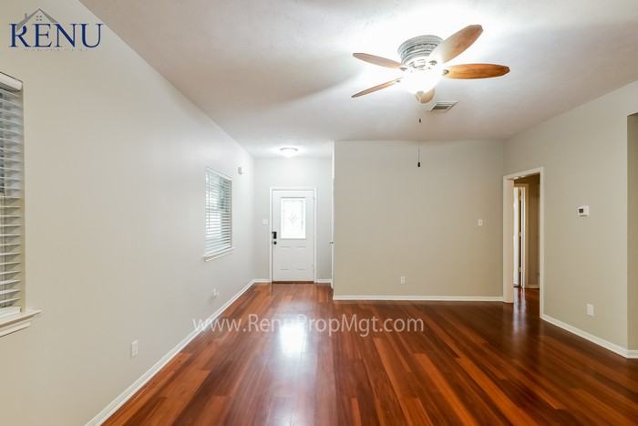 217 N Fowlkes St - Photo 3 of 17