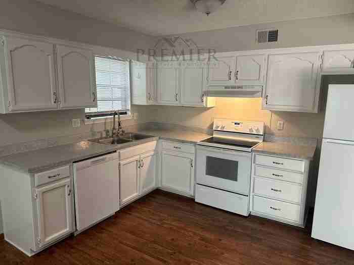 1008 Ne 2nd St - Photo 3 of 23