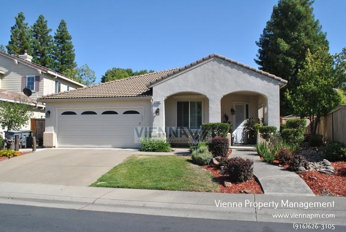 1402 Sandhill Dr - Photo 2 of 27