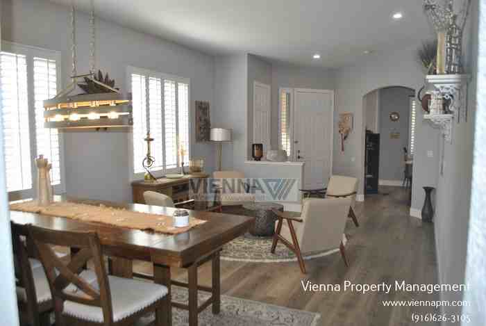 1402 Sandhill Dr - Photo 3 of 27