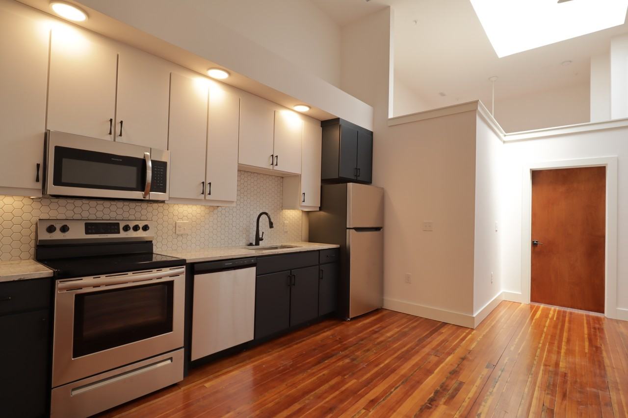 210 E Grace St #204 - Photo 2 of 12