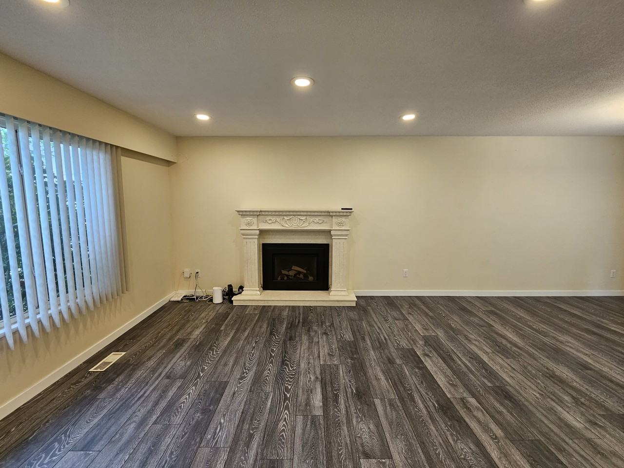 4929 44A Avenue - Photo 3 of 16