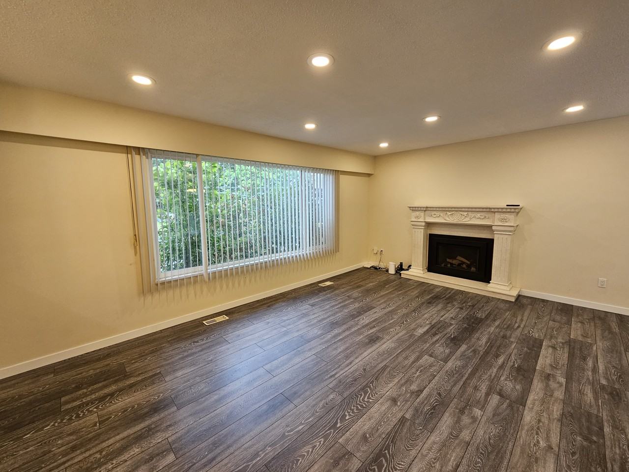 4929 44A Avenue - Photo 2 of 16