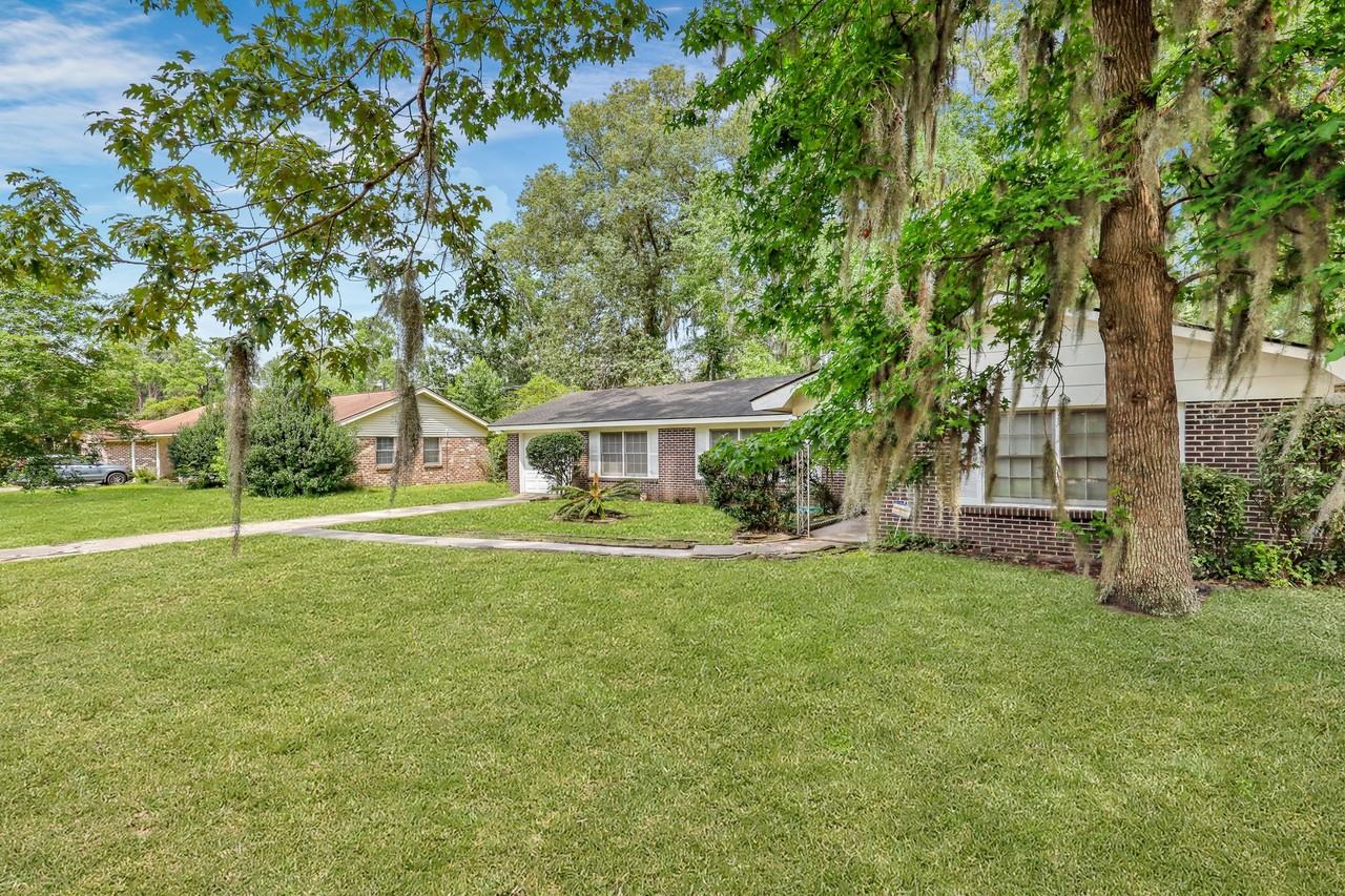 12473 Northwood Rd #1 - Photo 3 of 35