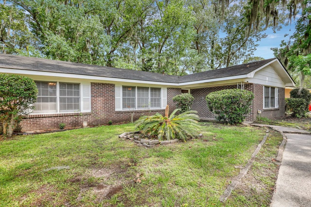 12473 Northwood Rd #1 - Photo 4 of 35