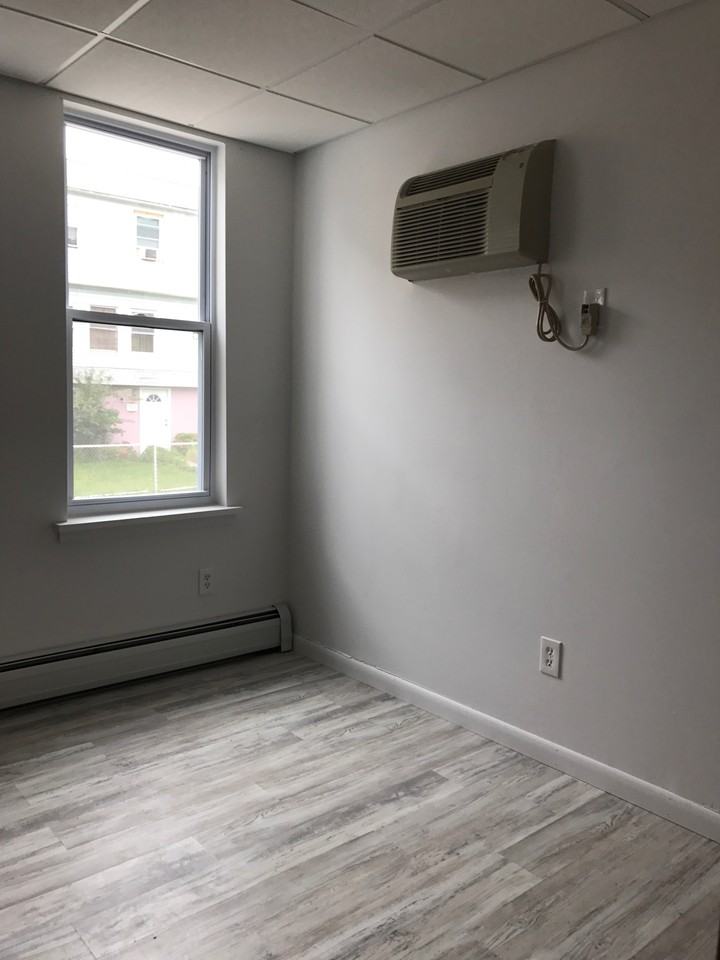 12 Allen St #01 - Photo 5 of 8