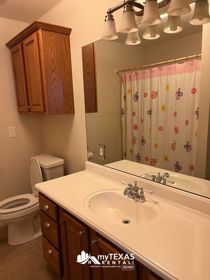 522 County Road 4245 #1 - Photo 6 of 9