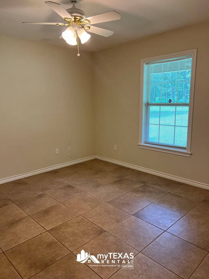 522 County Road 4245 #1 - Photo 7 of 9