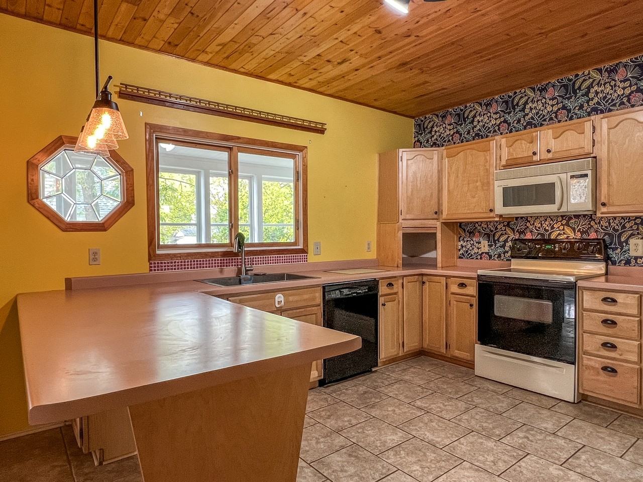 S 6th St 1, Escanaba, MI 49829 2 Bedroom Apartment for 1,200/month