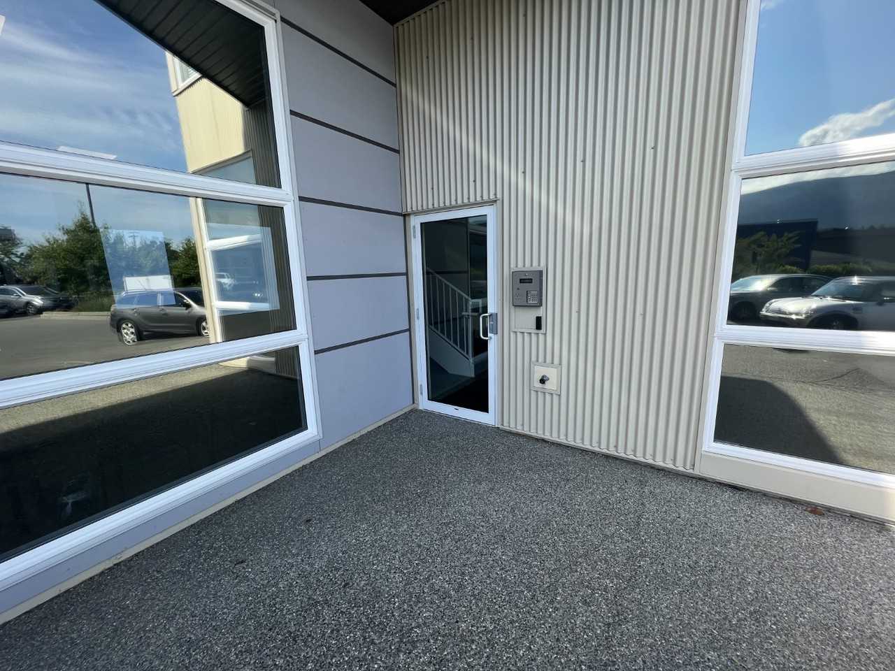 1847 Dufferin Cres #201 - Photo 3 of 17