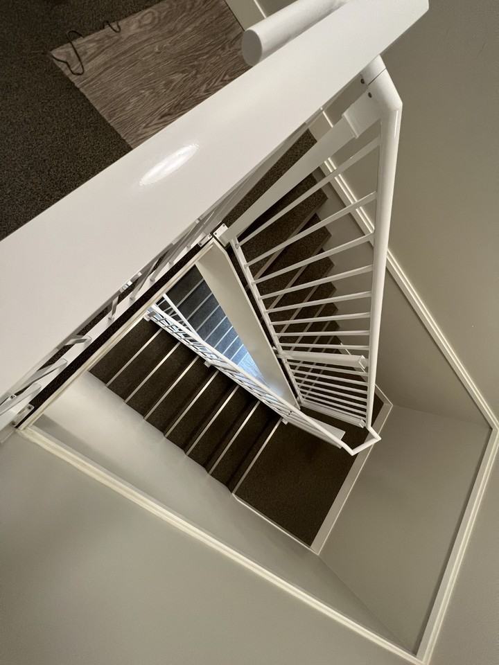 1847 Dufferin Cres #201 - Photo 4 of 17