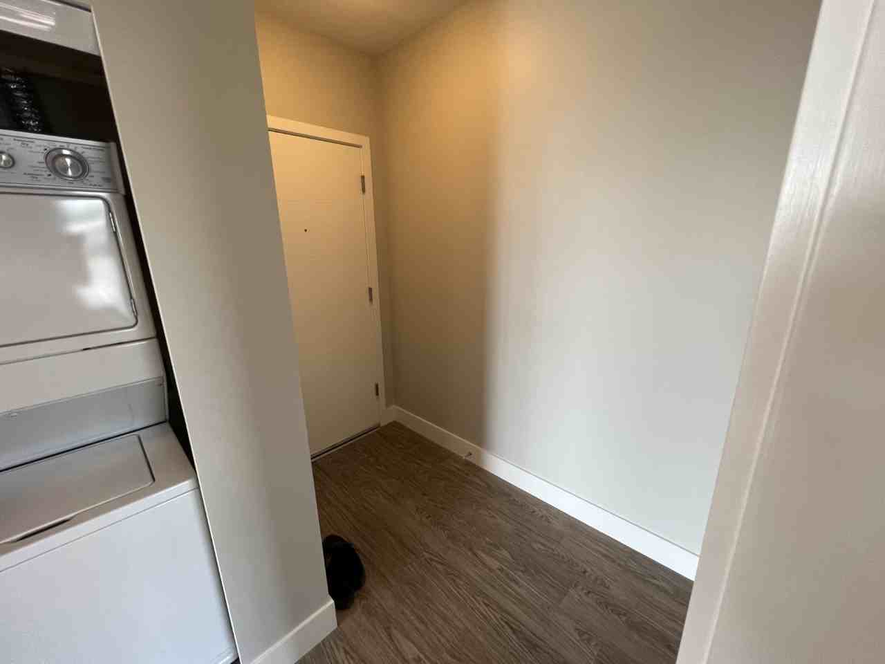 1847 Dufferin Cres #201 - Photo 7 of 17