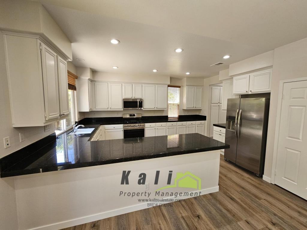 359 Circulo Coronado - Photo 3 of 24