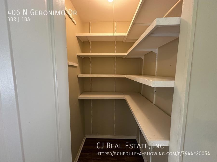 406 Geronimo Drive - Photo 4 of 10