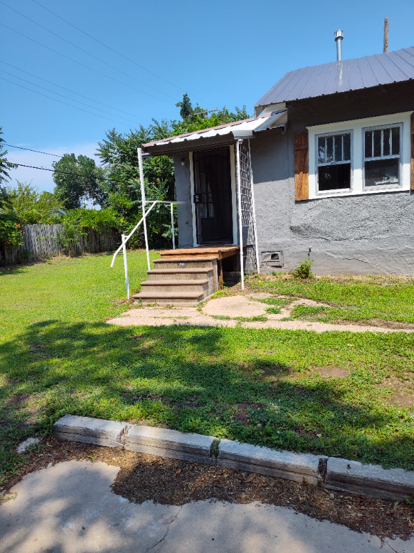 1332 E Highland St - Photo 5 of 19