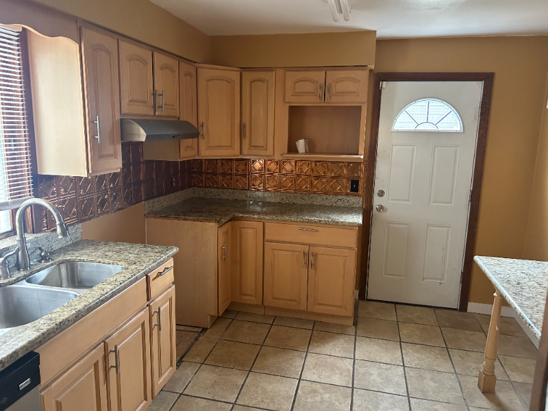 410 Grove St - Photo 3 of 13