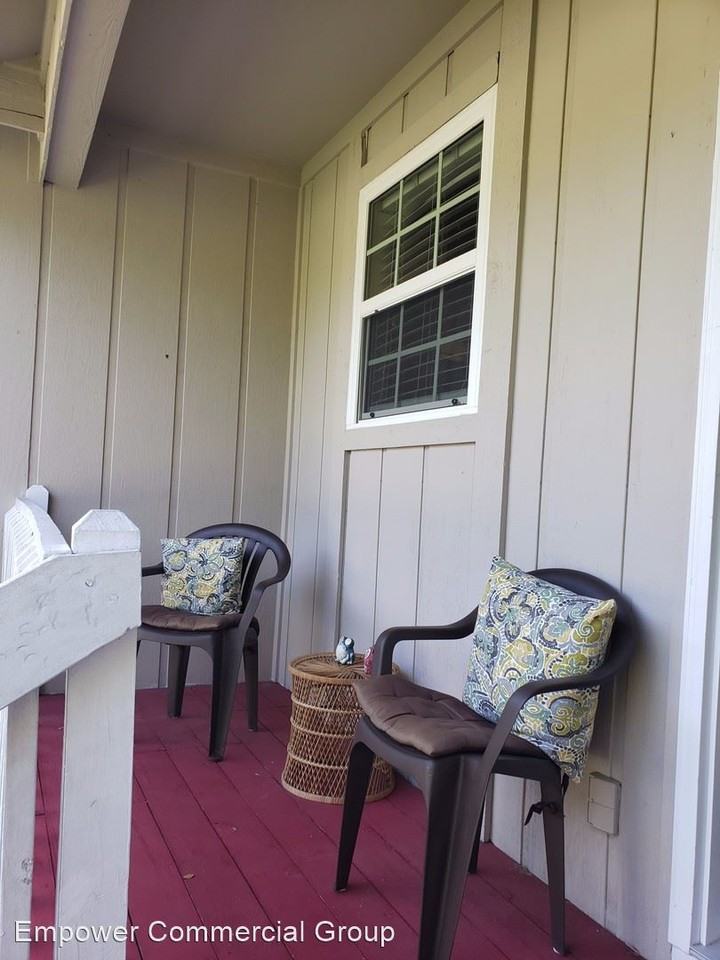412 Mangum Ct - Photo 3 of 14