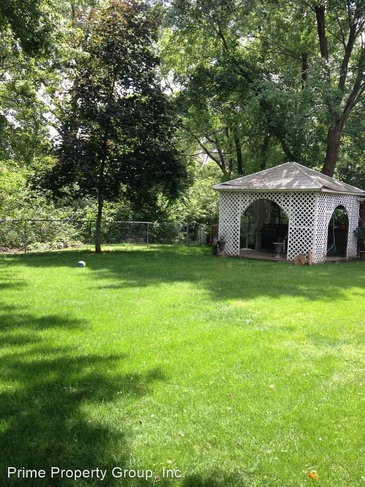 2407 Southwood Dr - Photo 2 of 16