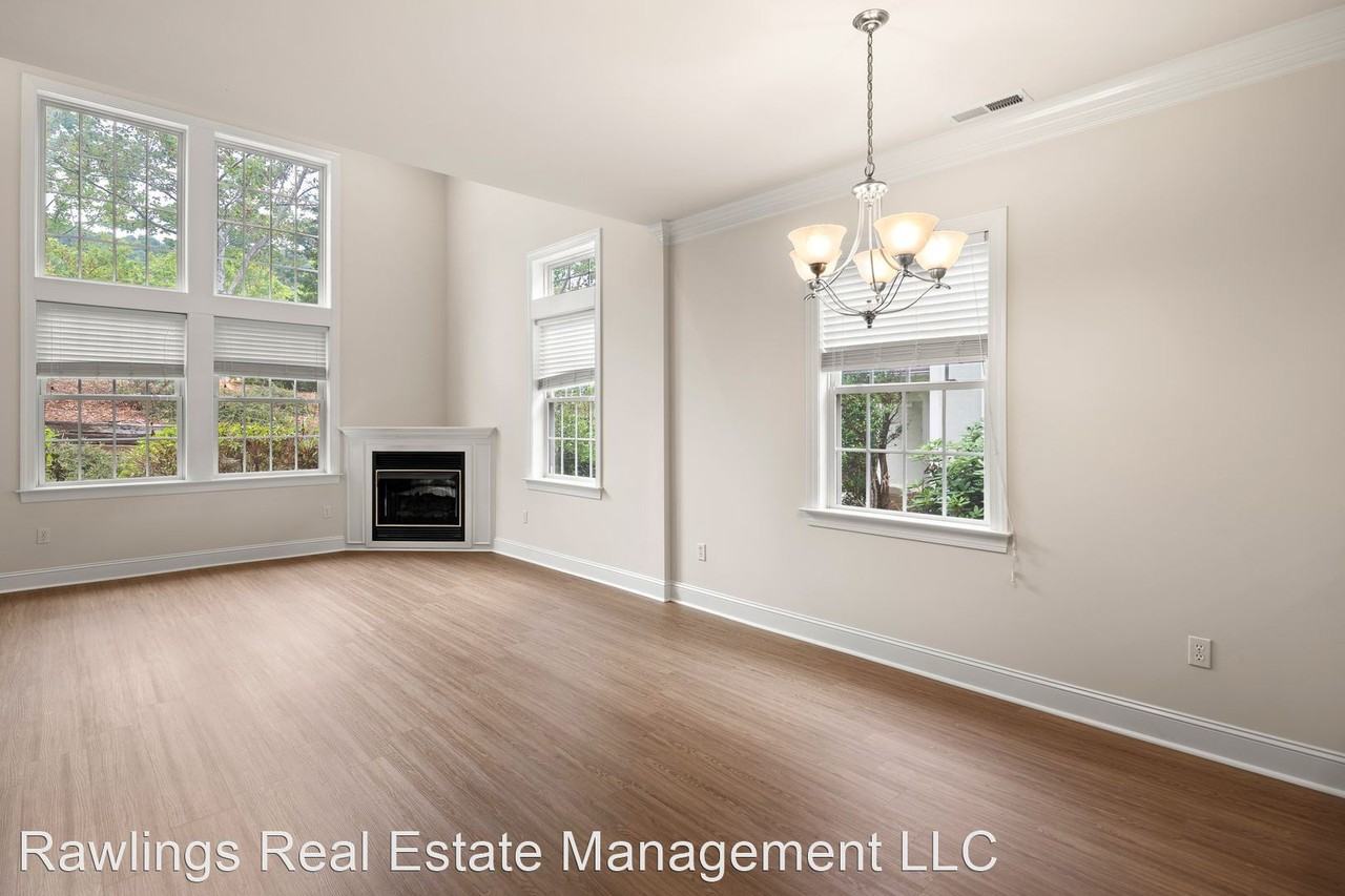 8 Trafalgar Cir - Photo 2 of 30