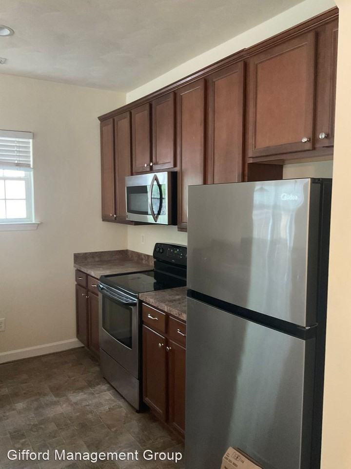 1233 W 41st St - Photo 2 of 12