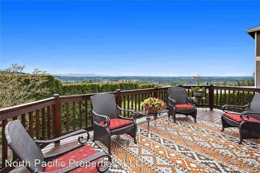 1597 30th Ave Ne - Photo 3 of 21