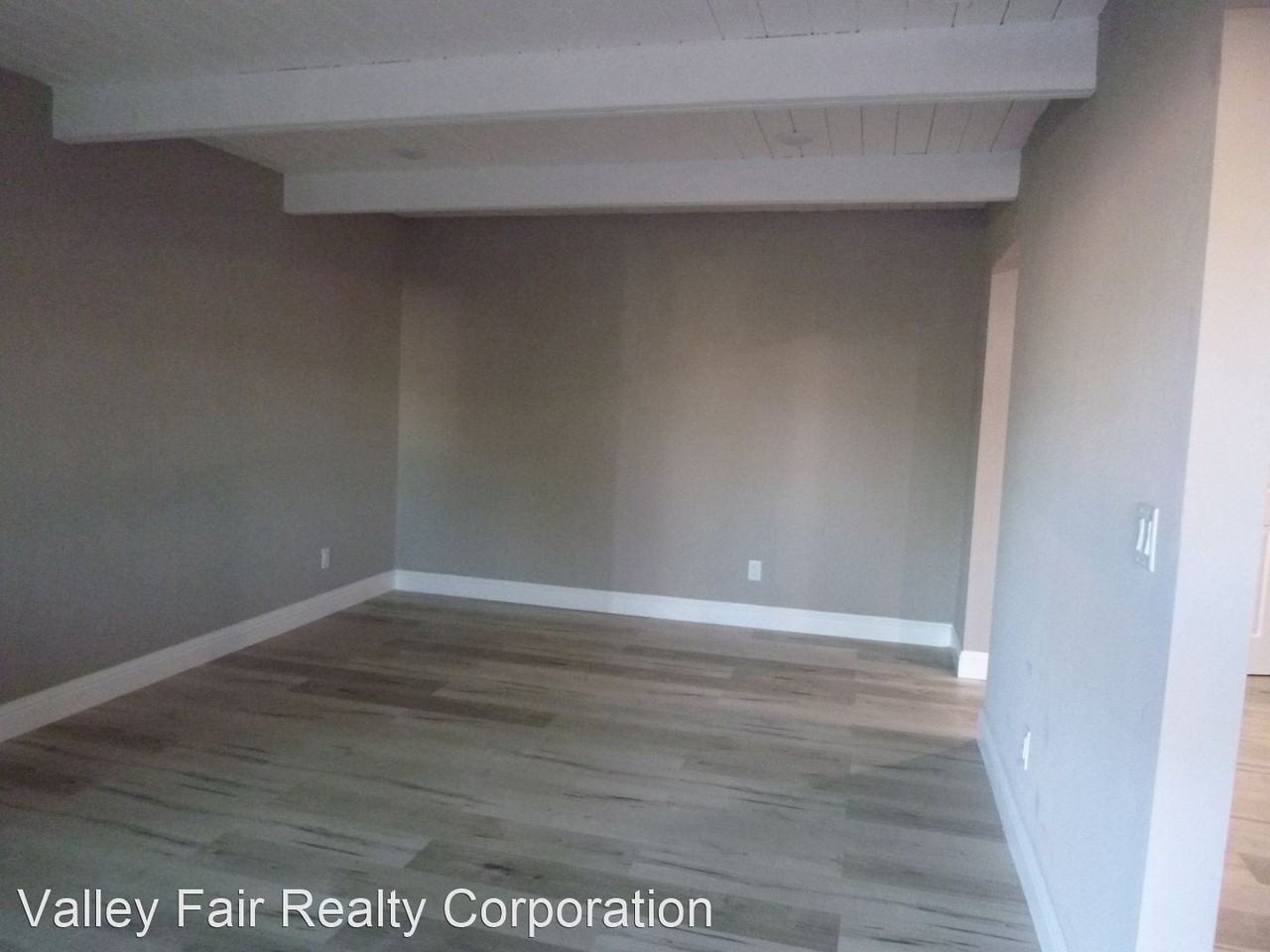 1045 Sage St - Photo 2 of 6