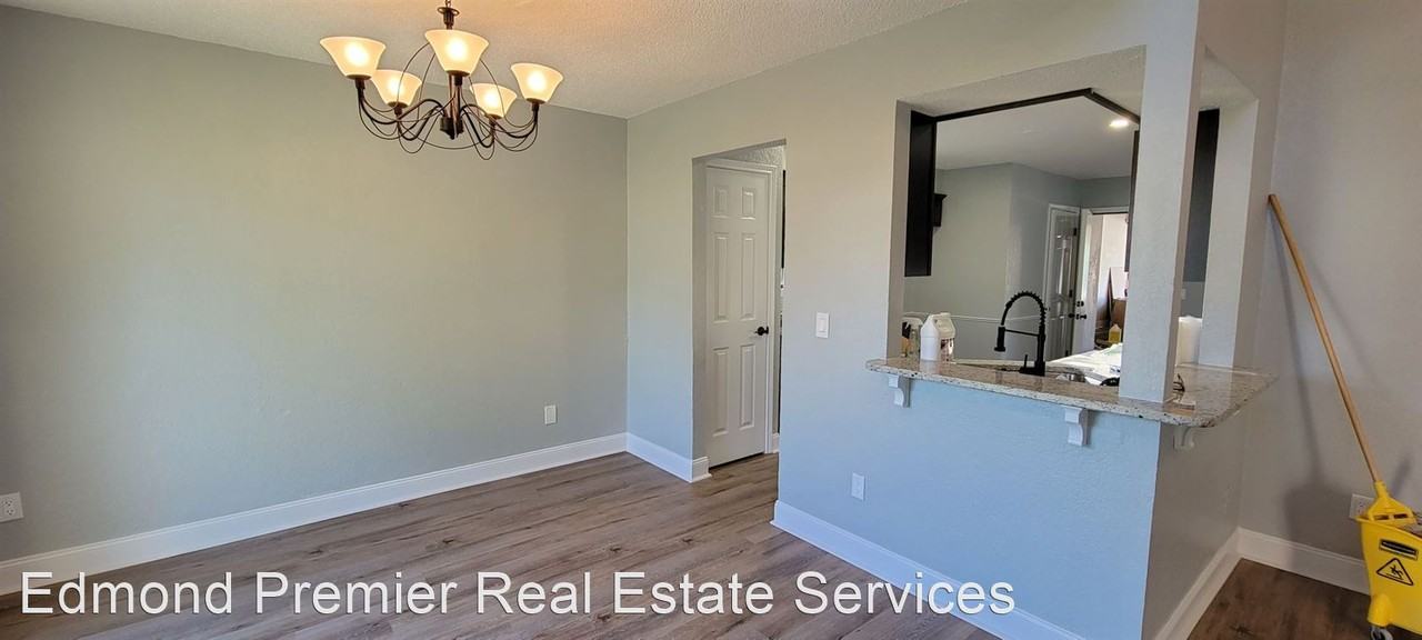 7701 Doris Dr - Photo 3 of 11