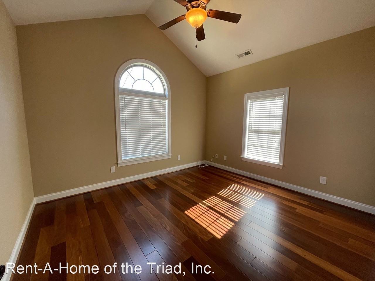 1921A Strathmore Dr - Photo 3 of 20