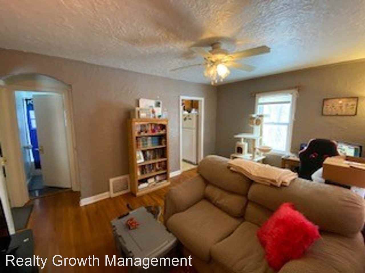 1048 3rd Ave Se - Photo 2 of 20