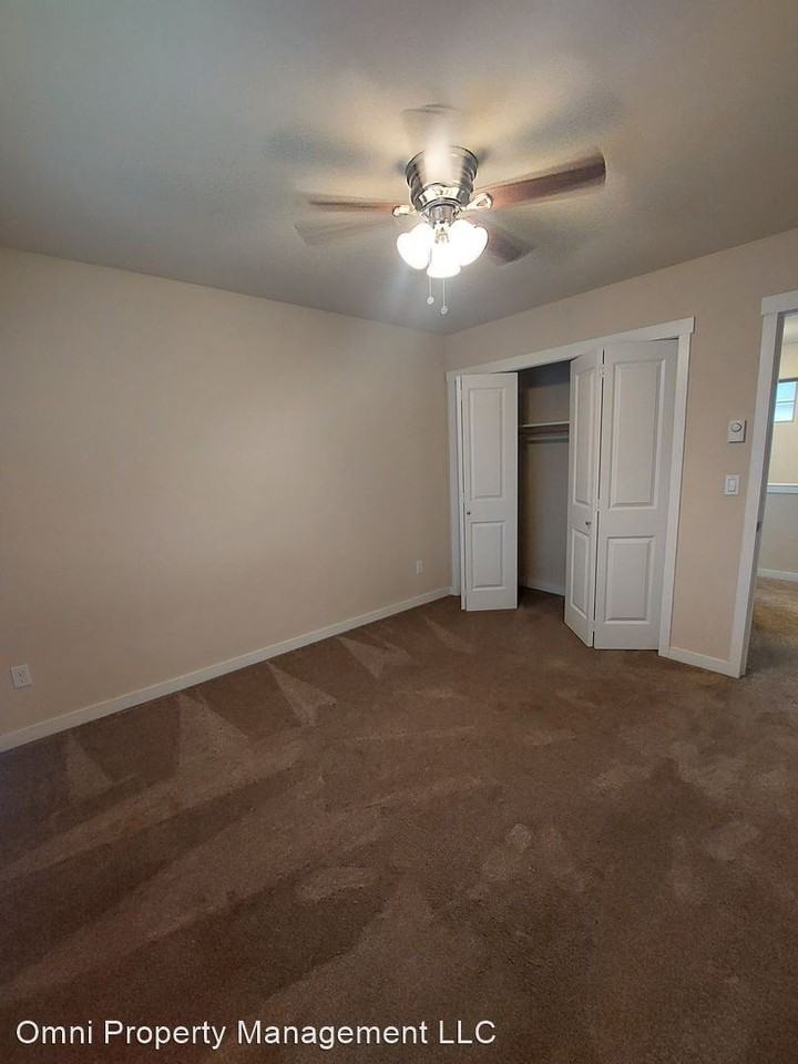 4112-4114 Deemer Rd - Photo 3 of 30