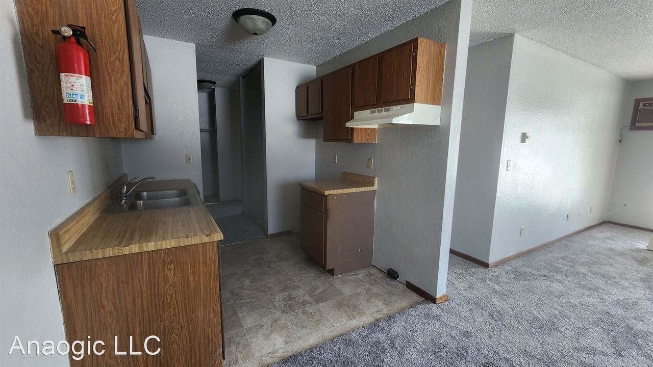 1040 & 1090 17th St - Photo 2 of 24