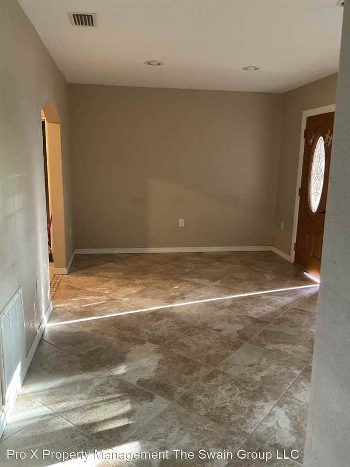 202 Dennis Ave - Photo 2 of 11
