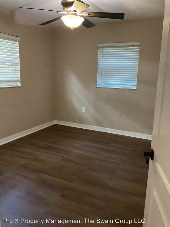 202 Dennis Ave - Photo 3 of 11