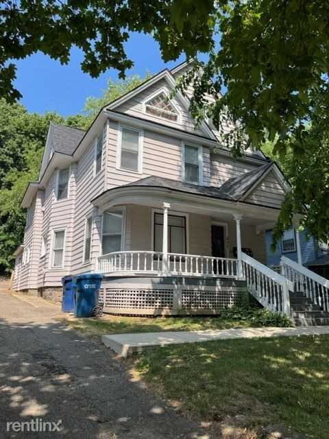 301 Douglas Ave - Photo 2 of 3