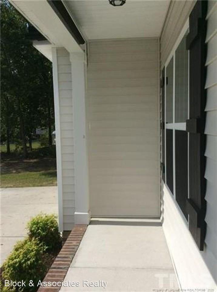 201 Crystal Dr - Photo 2 of 28