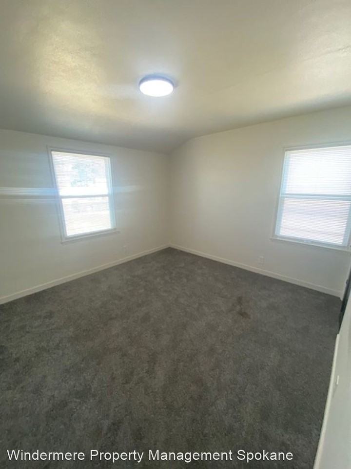 5604 E Commerce Ave - Photo 3 of 12