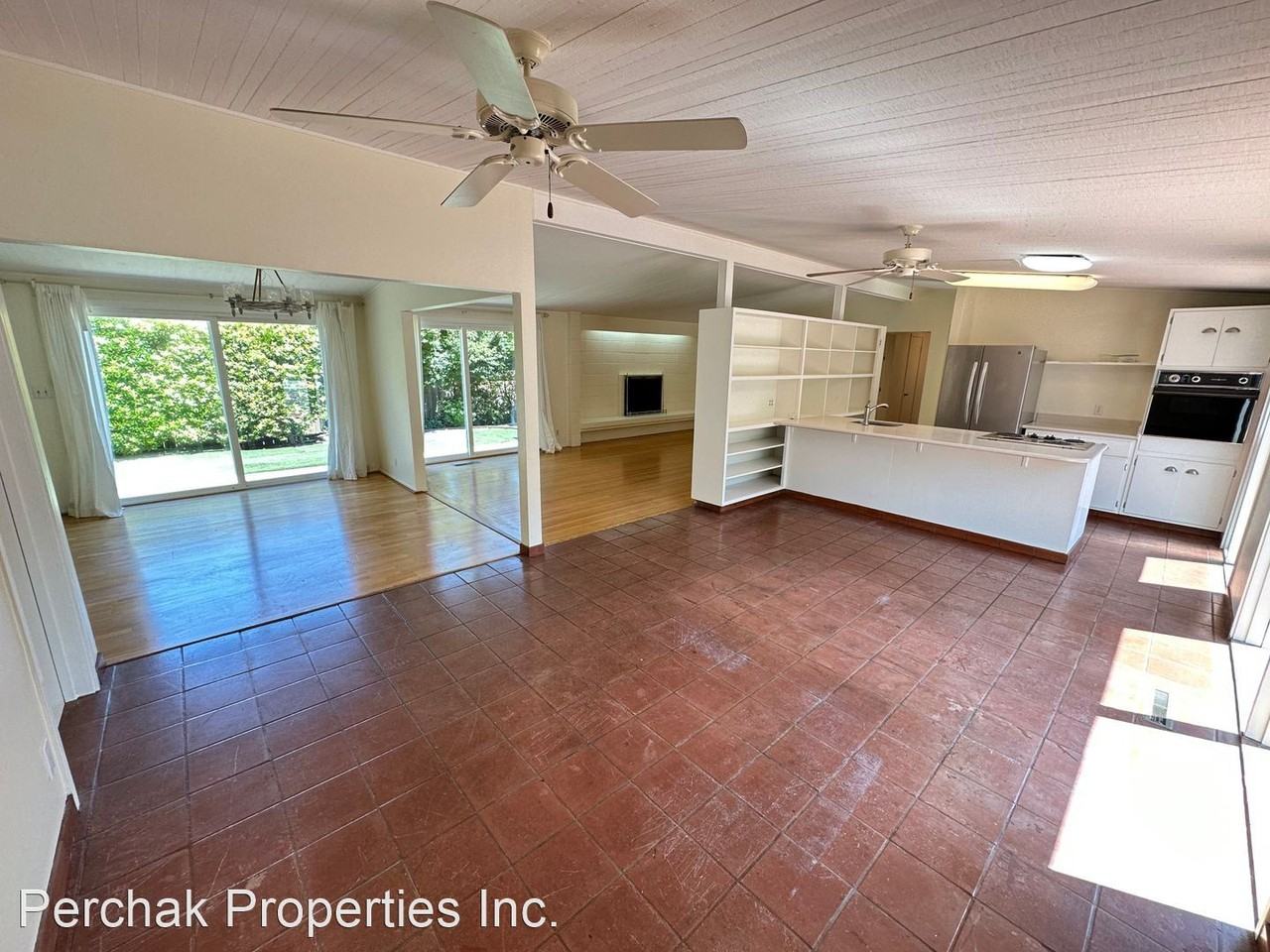 3185 Lucas Cir - Photo 3 of 17
