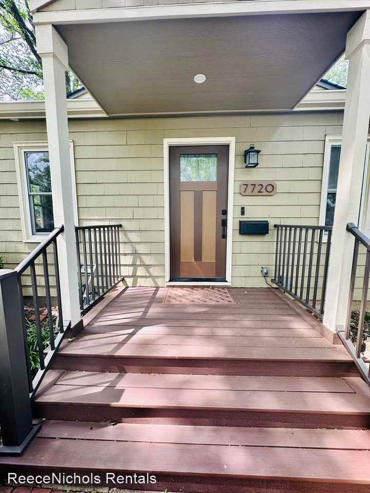 7720 W 64th Ter - Photo 3 of 24
