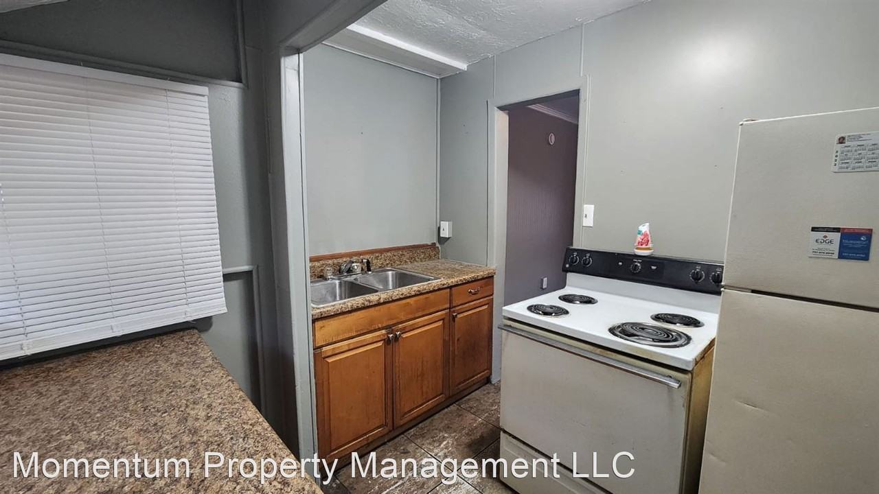 1428 12th St S - Photo 2 of 5