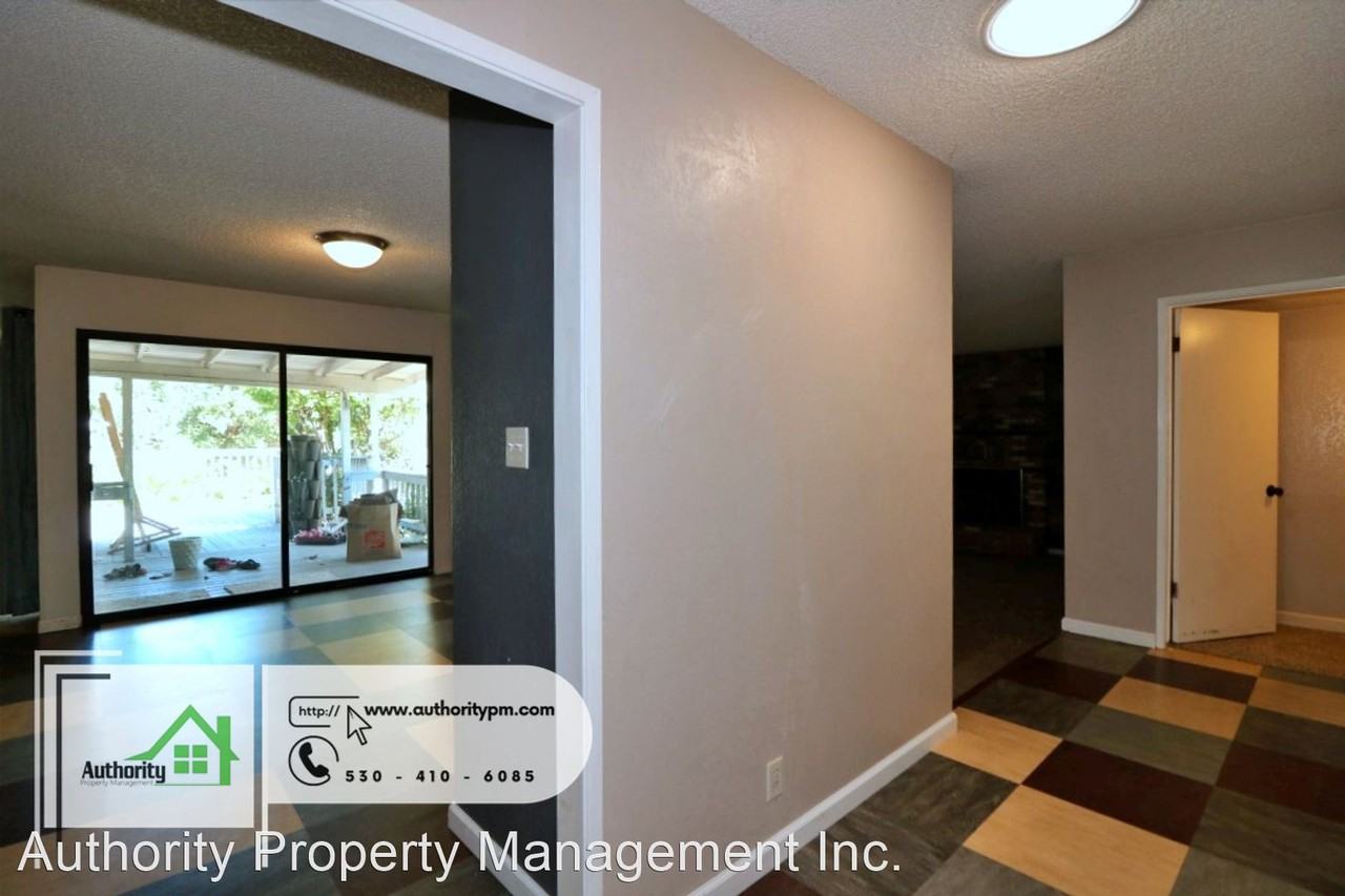 3300 Winding Way - Photo 3 of 30