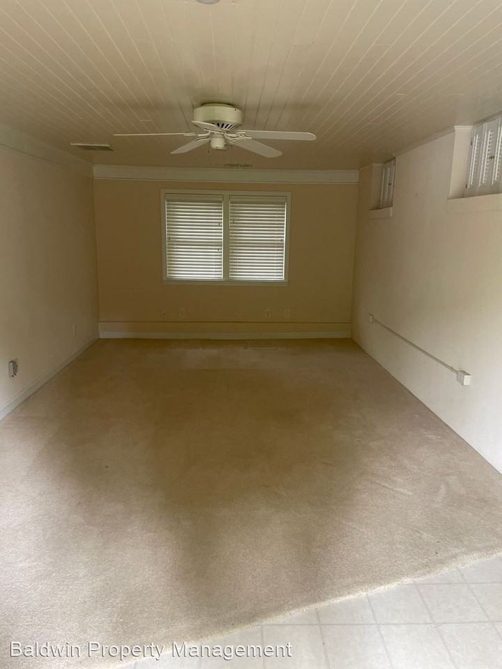 2761 Kecoughtan Rd - Photo 2 of 12