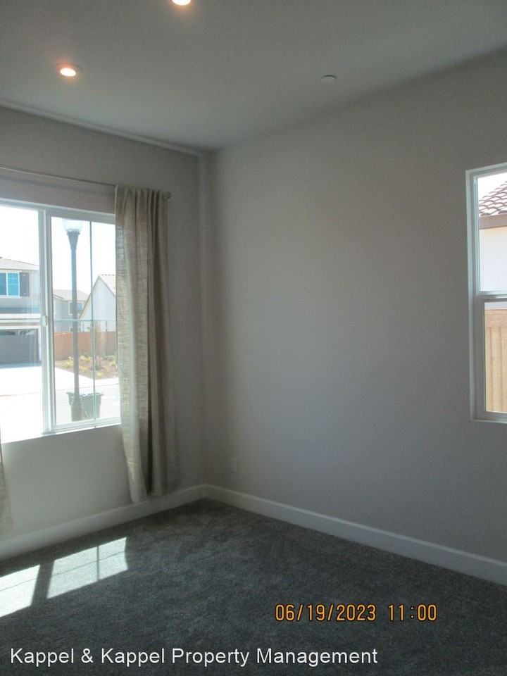 1220 Rutgers Way - Photo 3 of 8